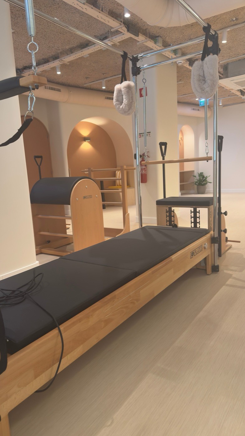 Equipamento de Pilates no estúdio BloomFit